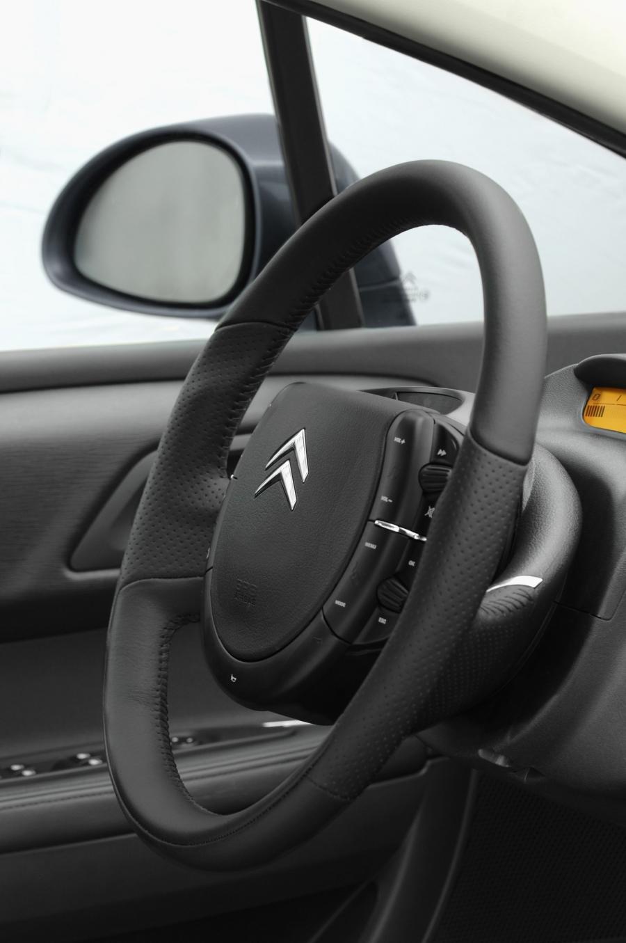  Citroen C4 Sedan 2008 года  (фото 25 из 75)